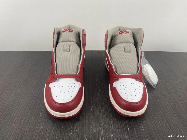 Bmlin Shoes 1 DJ4891-061 Newstalgia Chenille High OG Jordan (W) 0822